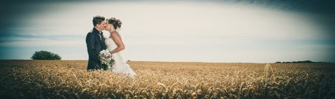 Brautpaarshooting im Kornfeld am Urweiler Hof in St. Wendel im Saarland